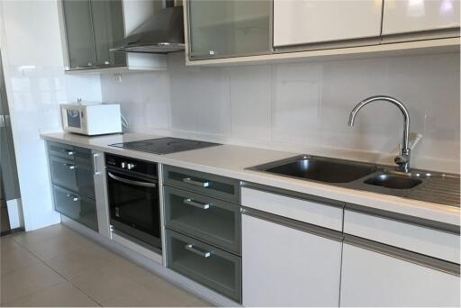 2-Bed Condo for Rent near BTS Asoke