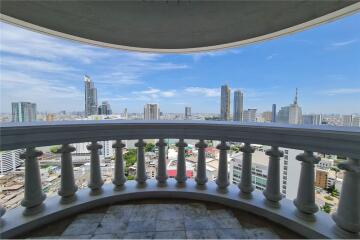 River view 1-BR condo for sale at State Tower. - 920071001-12121