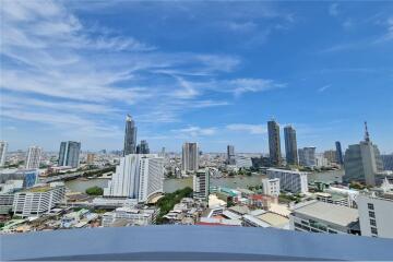 River view 1-BR condo for sale at State Tower.