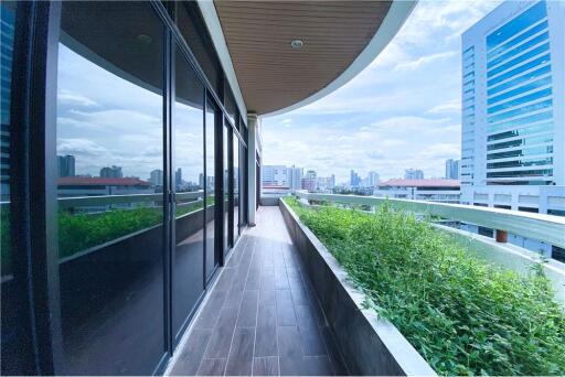 Penthouse 4 bedrooms with private terrace