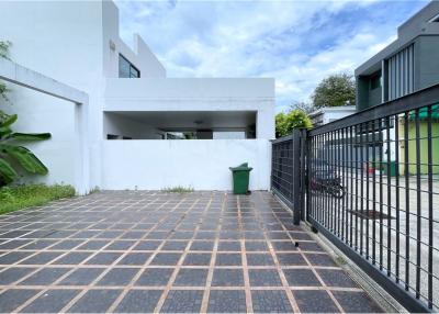 Spacious 5-bed home in sought-after Ekkamai 22 - 920071058-246