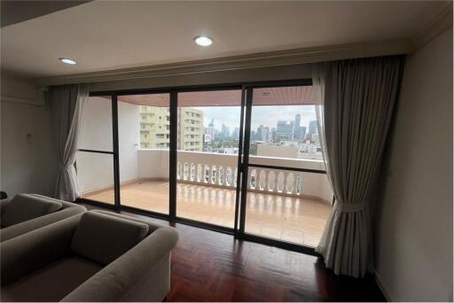 Pet friendly 3BR Condo in Heart of Bangkok"