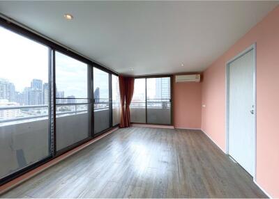 3+1 Bedroom Unit with Balcony; Near Stores - 920071058-244