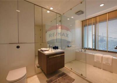 Lumpini Park Penthouse duplex on high floor 2 bedrooms at 185