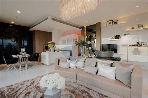 Lumpini Park Penthouse duplex on high floor 2 bedrooms at 185