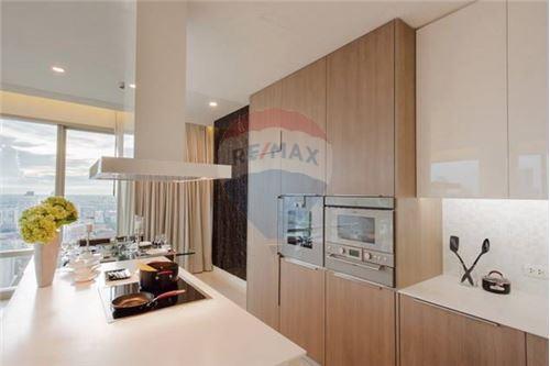 Lumpini Park Penthouse duplex on high floor 2 bedrooms at 185