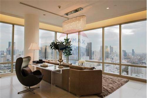 Lumpini Park Penthouse duplex on high floor 2 bedrooms at 185