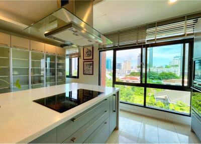 For Rent Stunning 4Beds Penthouse in Baan Ananda