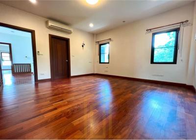 Renovated 4-Bed Single House with Private Pool  Soi Soonvijai