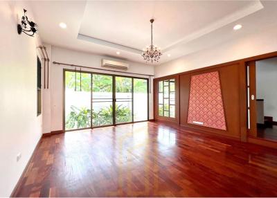 Renovated 4-Bed Single House with Private Pool  Soi Soonvijai