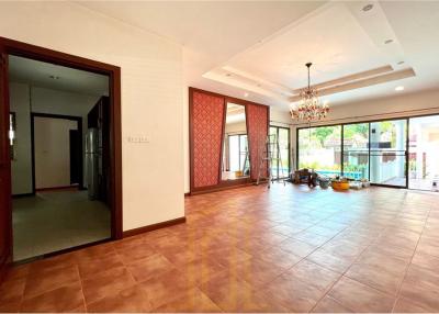 Renovated 4-Bed Single House with Private Pool  Soi Soonvijai