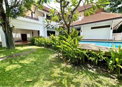 Renovated 4-Bed Single House with Private Pool  Soi Soonvijai