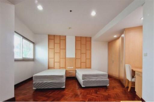 Special Price! Newly Renovated Pet-Friendly 3-Bedroom Apartment for Rent Near BTS Phrompong Station - 920071001-12070