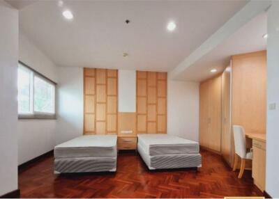 Special Price! Newly Renovated Pet-Friendly 3-Bedroom Apartment for Rent Near BTS Phrompong Station - 920071001-12070