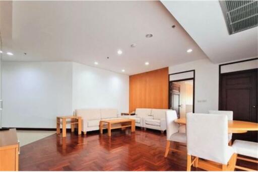 For Rent Pet Friendly 2 Bedrooms in Phrom Phong