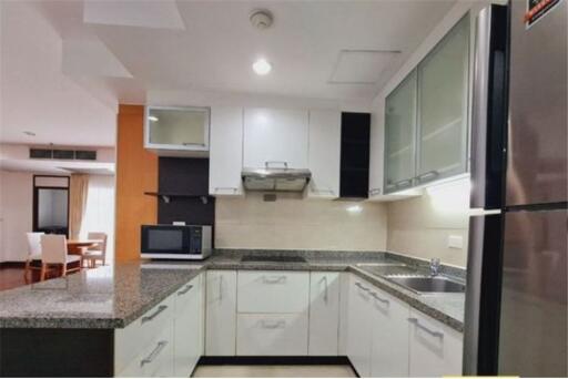 Special Price! Newly Renovated Pet-Friendly 3-Bedroom Apartment for Rent Near BTS Phrompong Station - 920071001-12070