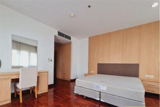 Special Price! Newly Renovated Pet-Friendly 3-Bedroom Apartment for Rent Near BTS Phrompong Station - 920071001-12070