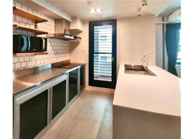 Pet friendly new renovated spacious 2+1 bedrooms in Asoke