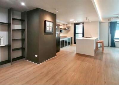 Pet friendly new renovated spacious 2+1 bedrooms in Asoke