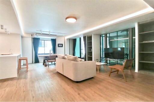 Pet friendly new renovated spacious 2+1 bedrooms in Asoke