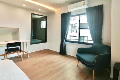 Pet friendly new renovated spacious 2+1 bedrooms in Asoke