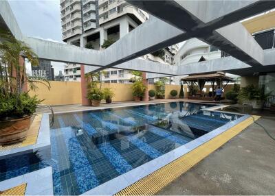 Newly Renovated Unit for rent in Promphong - 920071001-11406