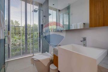 Botanica Grand Avenue 4Bedroom 5 Bathroom Luxury Villa in Phuket, Layan Beach