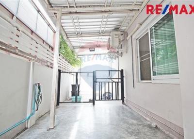 147 Sqm., 4 Beds, 3 Baths Townhouse listed for ฿ 4,850,000.