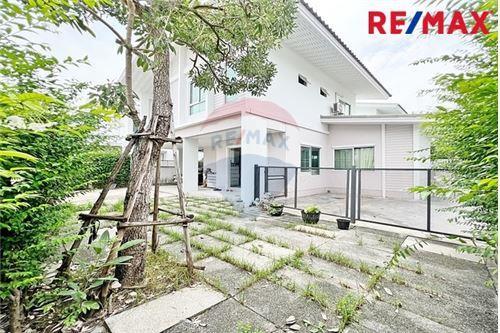 147 Sqm., 4 Beds, 3 Baths Townhouse listed for ฿ 4,850,000.