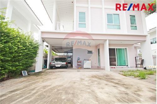 147 Sqm., 4 Beds, 3 Baths Townhouse listed for ฿ 4,850,000.