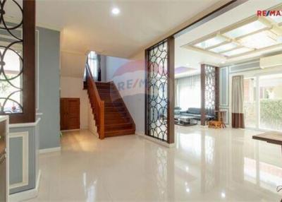 310 Sqm., 4 Beds, 5 Baths Townhouse listed for ฿ 13,500,000.