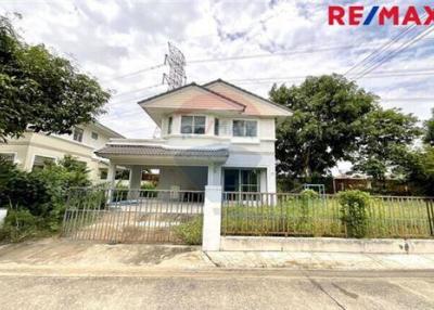 450 Sqm., 3 Beds, 2 Baths Townhouse listed for ฿ 3,990,000.