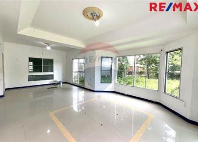 450 Sqm., 3 Beds, 2 Baths Townhouse listed for ฿ 3,990,000.