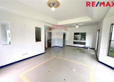 450 Sqm., 3 Beds, 2 Baths Townhouse listed for ฿ 3,990,000.