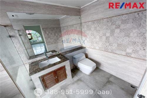 227 Sqm., 3 Beds, 3 Baths Townhouse listed for ฿ 4,990,000.