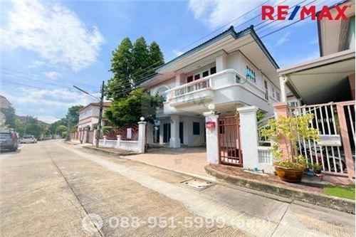 227 Sqm., 3 Beds, 3 Baths Townhouse listed for ฿ 4,990,000.