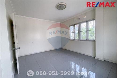 227 Sqm., 3 Beds, 3 Baths Townhouse listed for ฿ 4,990,000.