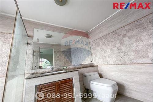 227 Sqm., 3 Beds, 3 Baths Townhouse listed for ฿ 4,990,000.