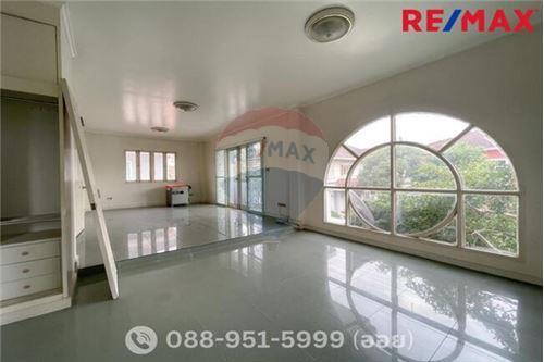 227 Sqm., 3 Beds, 3 Baths Townhouse listed for ฿ 4,990,000.