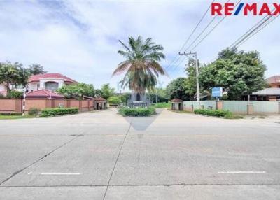 404 Sqm. Land listed for ฿ 1,900,000.