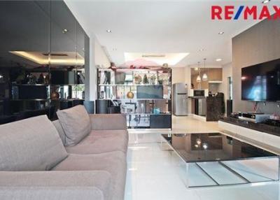 183 Sqm., 4 Beds, 3 Baths Townhouse listed for ฿ 10,500,000.