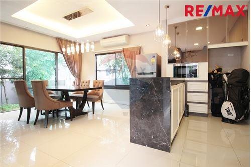 183 Sqm., 4 Beds, 3 Baths House listed for ฿ 10,500,000.
