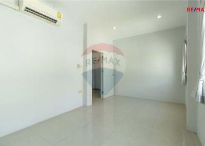 175 Sqm., 5 Beds, 2 Baths Townhouse listed for ฿ 3,500,000.