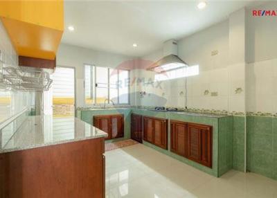 175 Sqm., 5 Beds, 2 Baths Townhouse listed for ฿ 3,500,000.