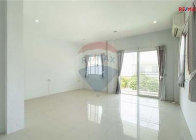 175 Sqm., 5 Beds, 2 Baths Townhouse listed for ฿ 3,500,000.