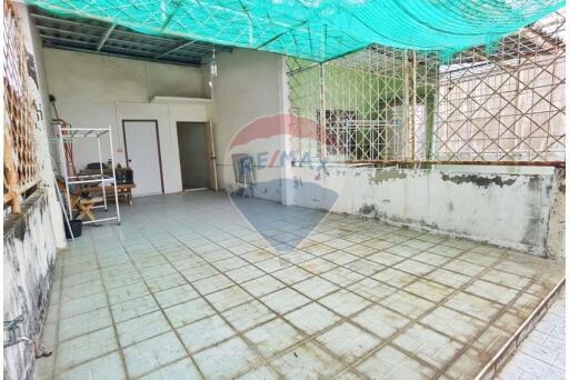 250 Sqm., 3 Beds, 3 Baths Townhouse listed for ฿ 4,900,000.