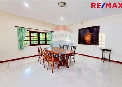 250 Sqm., 4 Beds, 3 Baths Townhouse listed for ฿ 15,000,000.