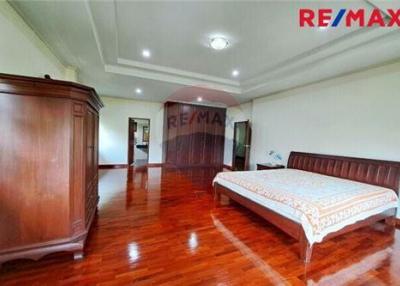 250 Sqm., 4 Beds, 3 Baths Townhouse listed for ฿ 15,000,000.