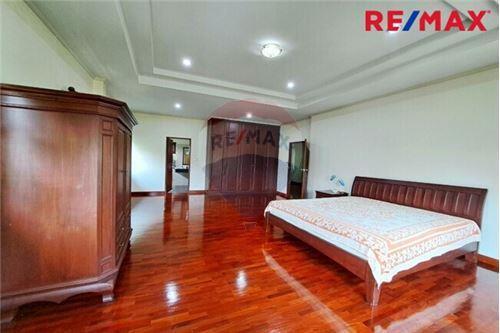 250 Sqm., 4 Beds, 3 Baths House listed for ฿ 15,000,000.