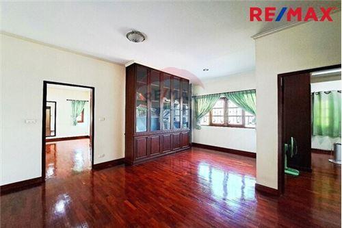 250 Sqm., 4 Beds, 3 Baths House listed for ฿ 15,000,000.